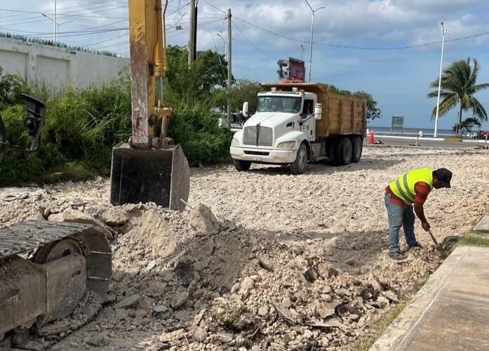 Pavimentación y mantenimiento a la calle Adriano Chino Wong