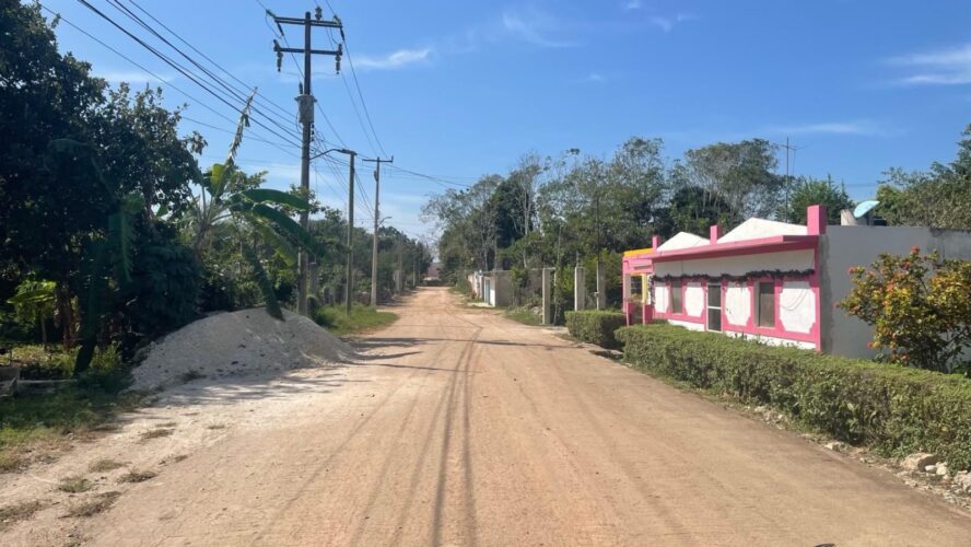 Pavimentación y mantenimiento a diversas calles de la localidad de San Francisco Kobén, Campeche