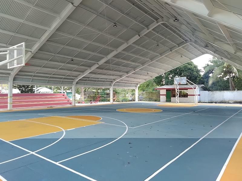Construcción de techumbre y rehabilitación de la cancha de usos múltiples en la localidad La Joya, en Champotón