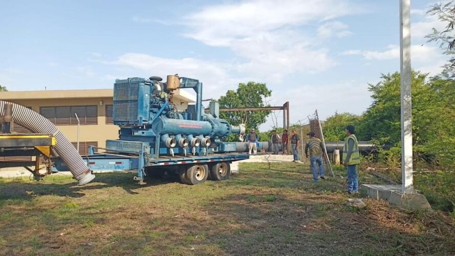Reparación de una bomba de la CONAGUA