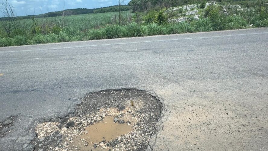 Atendiendo solicitudes de reporte de baches en Xbacab