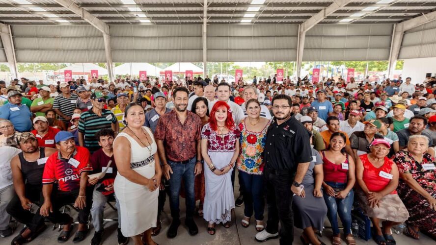 Entrega de despensas a los pescadores de la Junta Municipal de Sabancuy