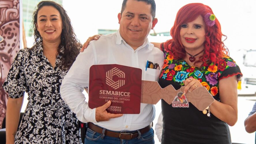 Entrega de 12 vehículos recolectores de residuos Chakpol Ch’ooms