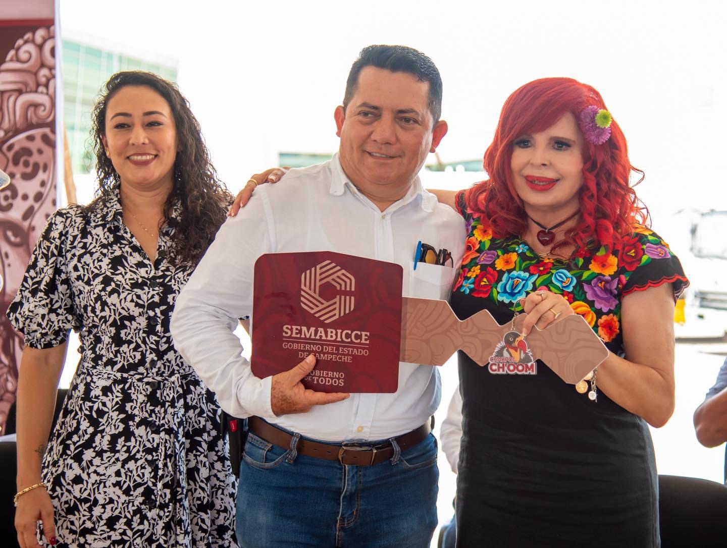 Entrega de 12 vehículos recolectores de residuos Chakpol Ch’ooms