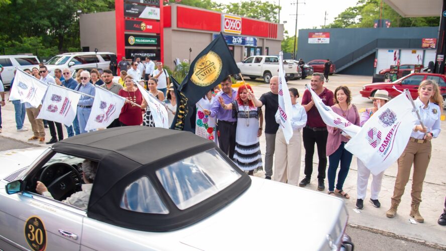 Banderazo de salida de la 3ª edición del Unique Rally Clásico