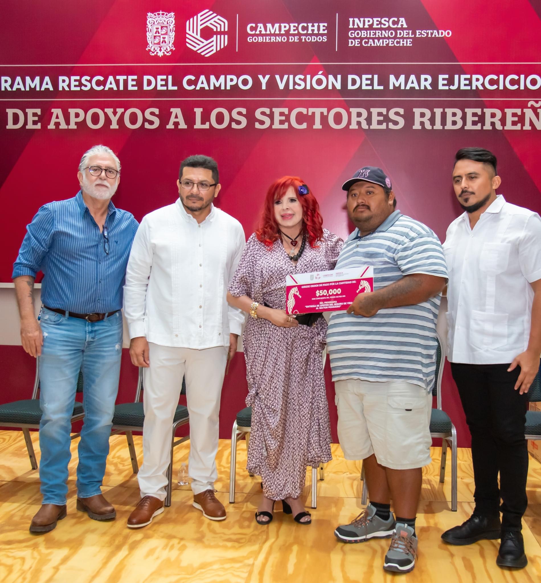 Entrega de apoyos a los sectores ribereño y acuicola