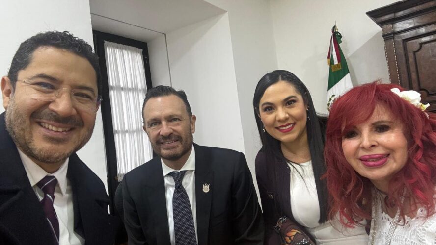 Esperando ir al Congreso a la toma de protesta