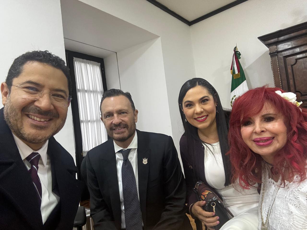 Esperando ir al Congreso a la toma de protesta