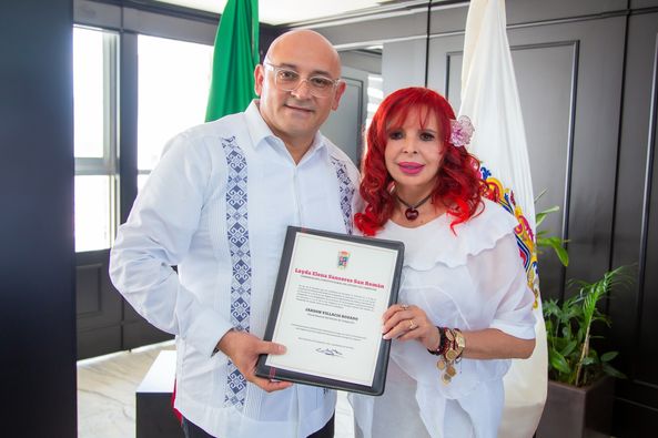 Foto con el Fiscal General del Estado y la Secretaria de la Contraloría del Estado.