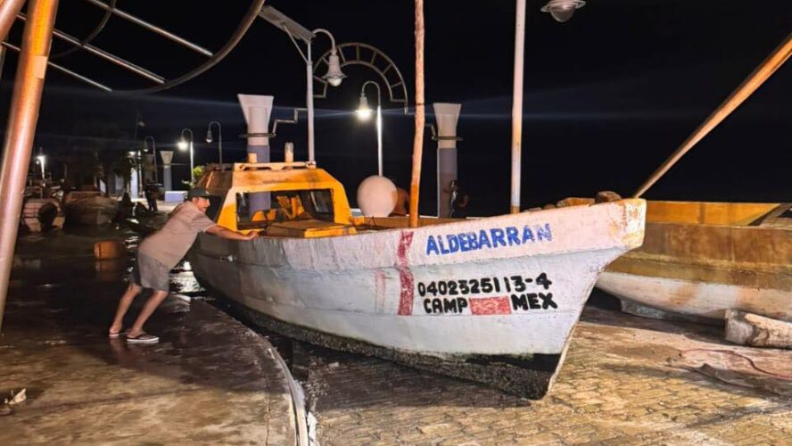 Personal de la SEDUMOP CAMPECHE apoya a pescadores del Muelle de San Román