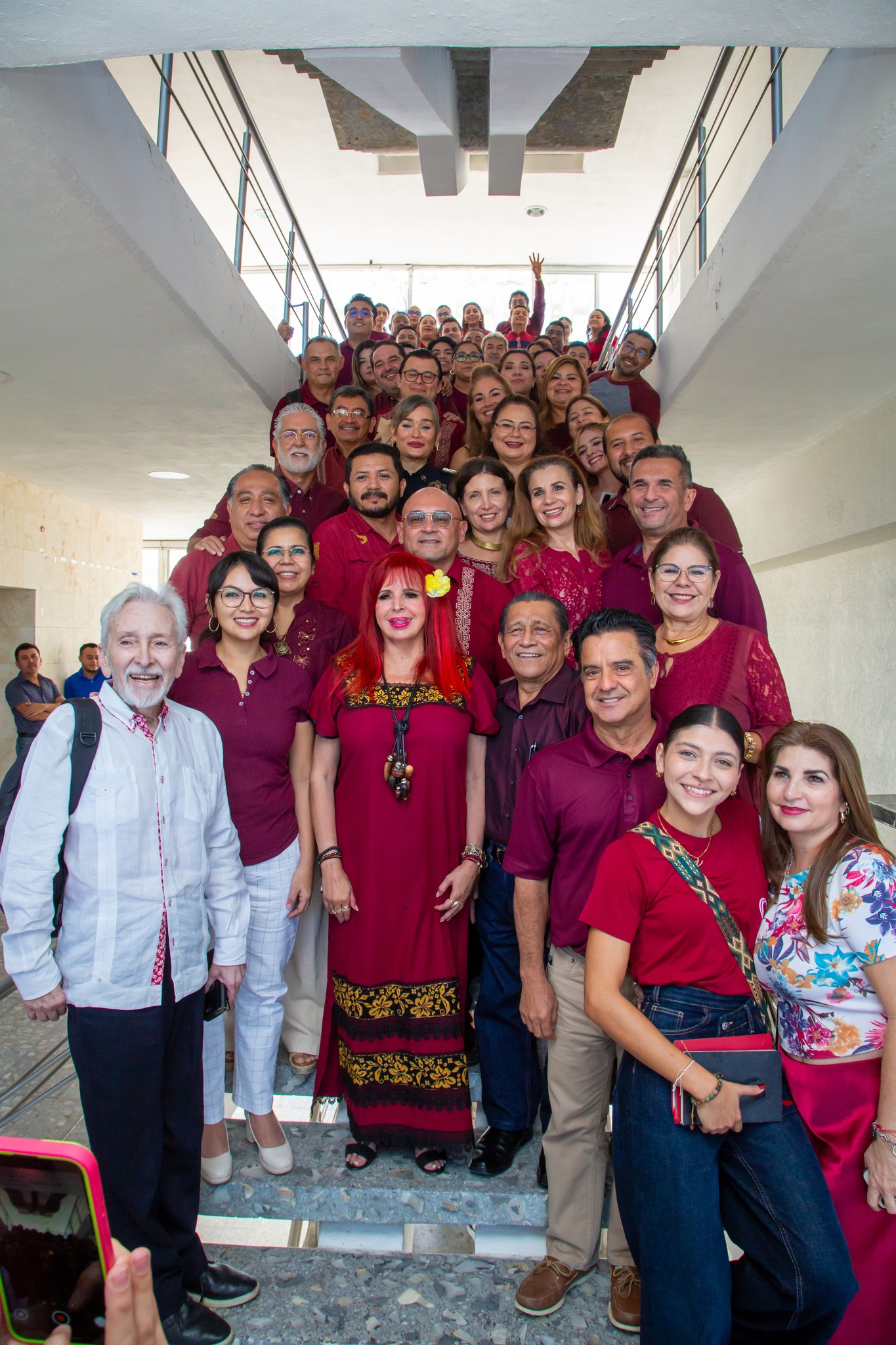 ¡Miércoles de guinda en la oficina!