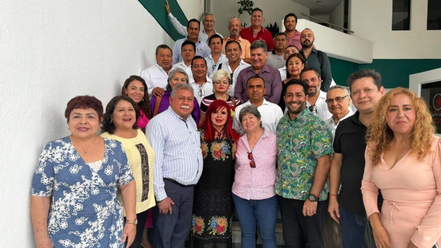 Reunión en el Consejo Coordinador Empresarial de Carmen para hablar con empresarios petroleros