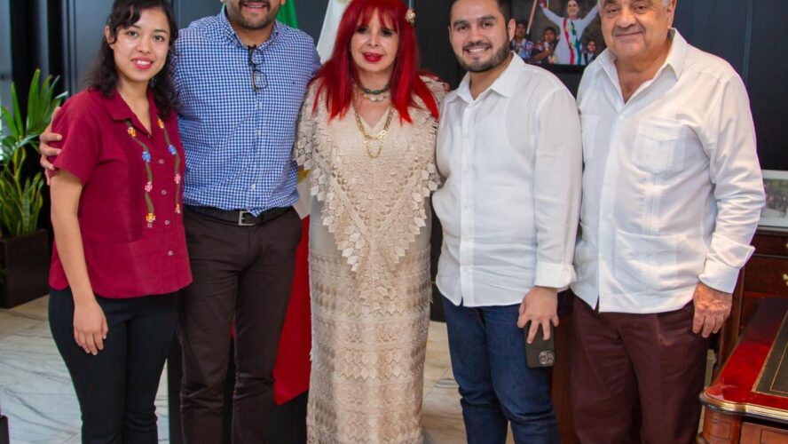 Platiqué nuevos proyectos con el director Abraham Carro
