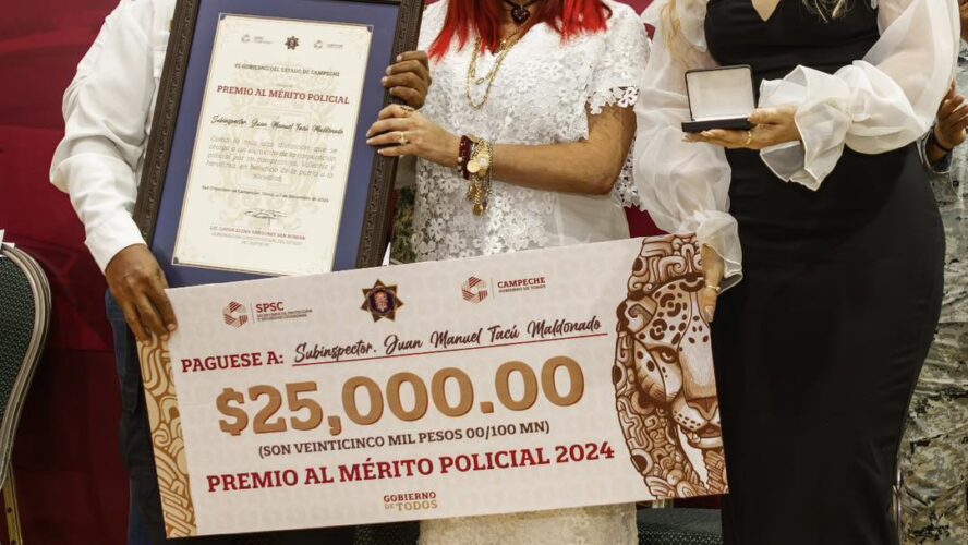 Felicitaciones al Subinspector Juan Manuel Tacú Maldonado por recibir el Premio al Mérito Policial