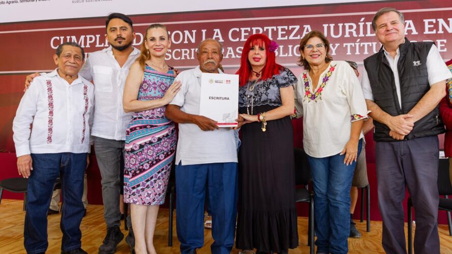 Hoy entregamos 319 escrituras y títulos de propiedad a familias de Campeche, Champotón, Seybaplaya y Calkiní