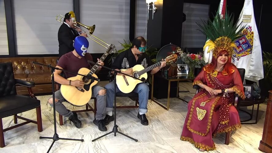 «Ya no estoy sentimental porque llegó el Carnaval; nos vamos a disfrazar, todos vamos a bailar”…