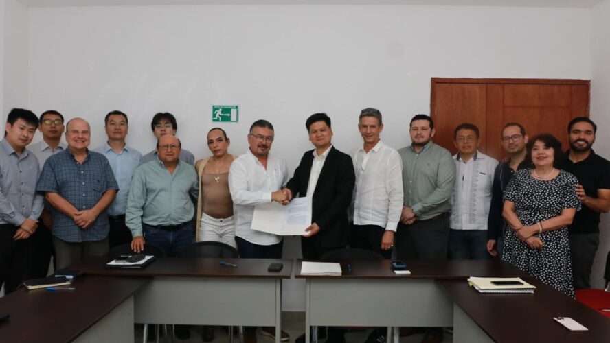 Firmamos convenio para la adquisición de 102 camiones que modernizarán el transporte en la capital campechana