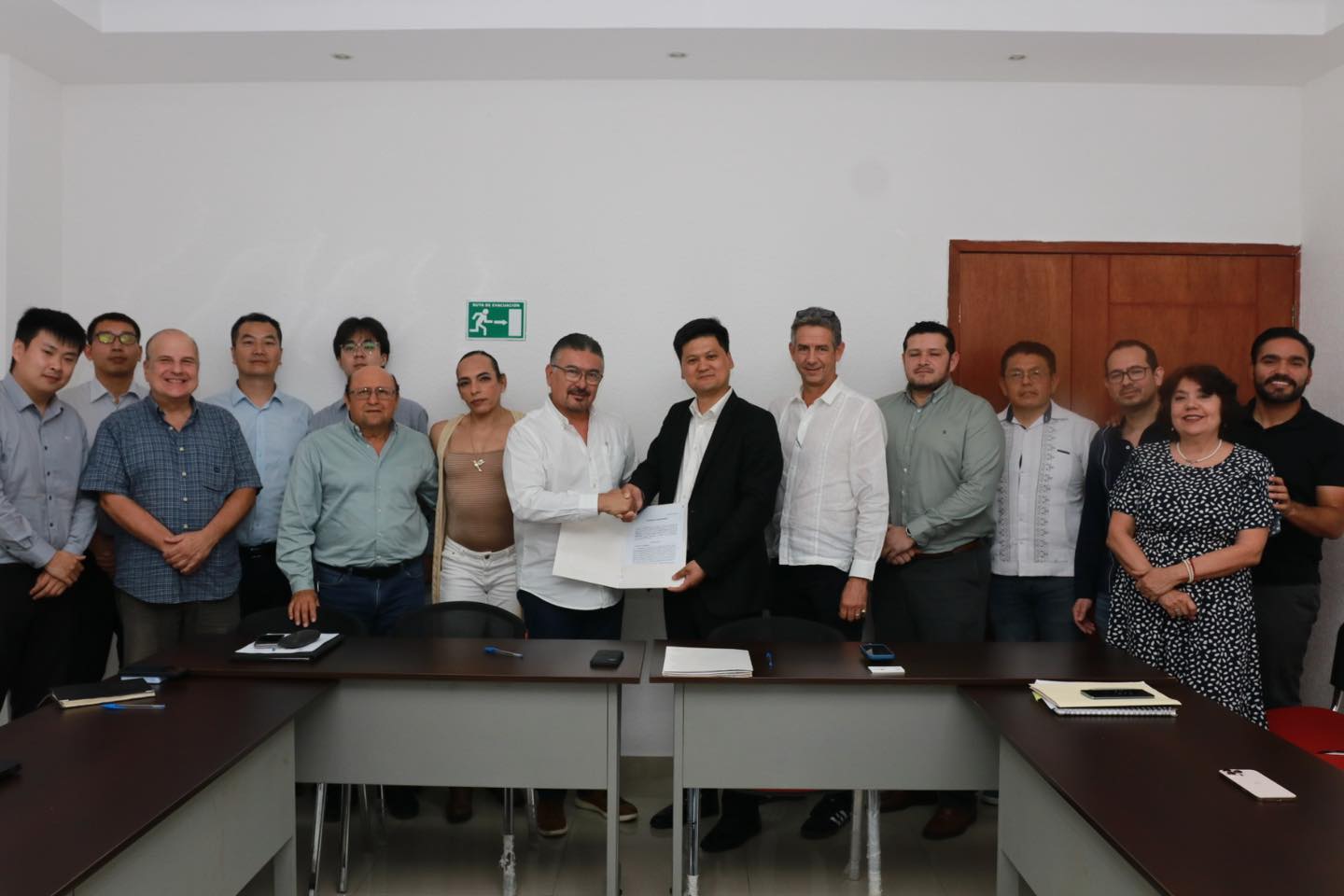 Firmamos convenio para la adquisición de 102 camiones que modernizarán el transporte en la capital campechana