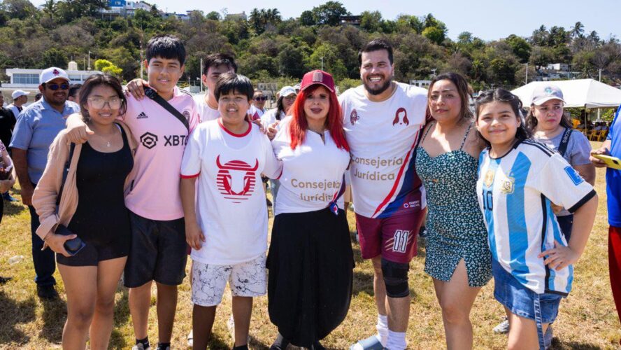 Partido de futbol entre el Gobierno del Estado y el equipo de la localidad Arroyo Negro, de Calakmul