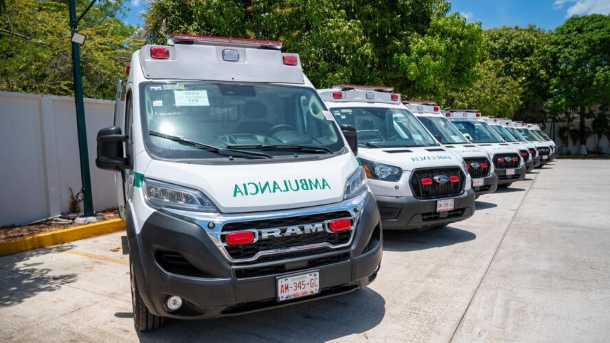 Nos dio gran satisfacción dar el banderazo de salida de 13 ambulancias completamente equipadas para el Instituto Mexicano del Seguro Social (IMSS) en Campeche