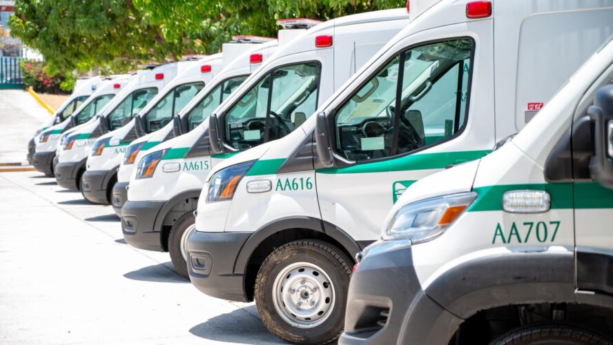 Nos dio gran satisfacción dar el banderazo de salida de 13 ambulancias completamente equipadas para el Instituto Mexicano del Seguro Social (IMSS) en Campeche