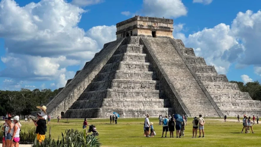 La polémica de MrBeast en zonas arqueológicas de México: «No puedo creer que el Gobierno nos deje hacer esto»