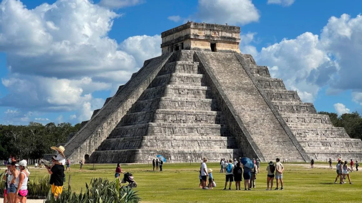La polémica de MrBeast en zonas arqueológicas de México: «No puedo creer que el Gobierno nos deje hacer esto»