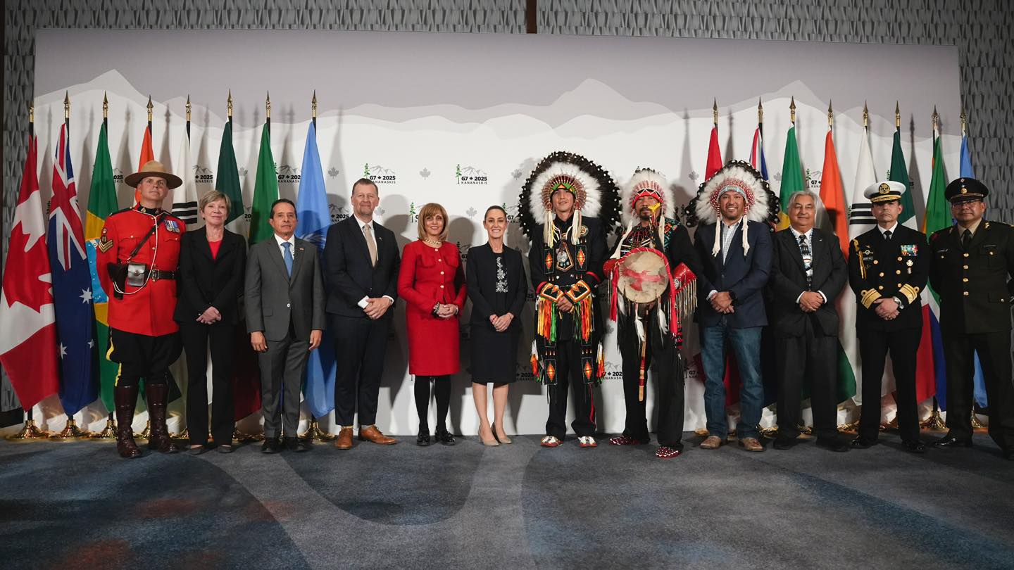 Presidenta Claudia Sheinbaum Pardo, luchadora incansable que abre caminos, con la mirada firme y el corazón de tierra mexicana