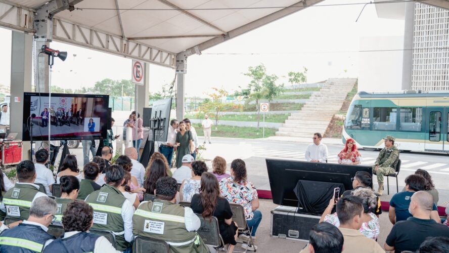 Desde la estación del Tren Maya, informamos a la PresidentA Claudia Sheinbaum Pardo sobre la conclusión del Tren Ligero, único en su tipo en Latinoamérica, con una inversión histórica de 4,200 mdp para Campeche