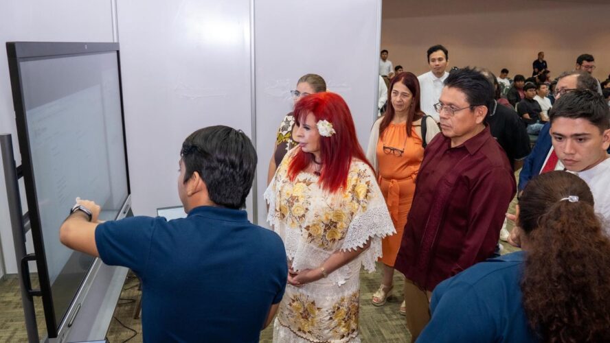 En el Centro Internacional de Convenciones y Exposiciones Campeche XXI se lleva a cabo el Foro Internacional sobre la Transformación Digital, un espacio que reúne a expertos, instituciones y empresas dedicadas a innovar en tecnología y digitalización