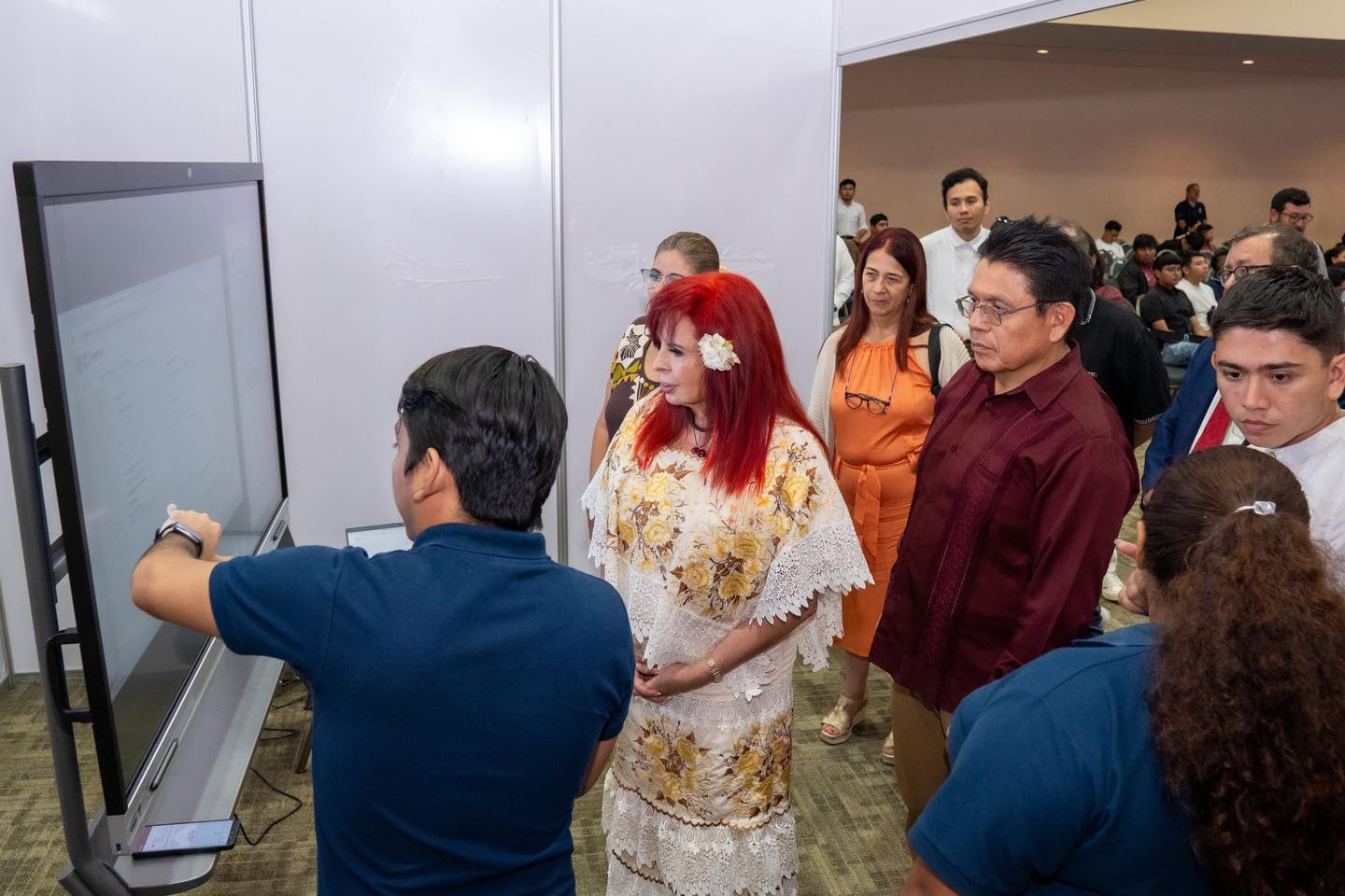 En el Centro Internacional de Convenciones y Exposiciones Campeche XXI se lleva a cabo el Foro Internacional sobre la Transformación Digital, un espacio que reúne a expertos, instituciones y empresas dedicadas a innovar en tecnología y digitalización