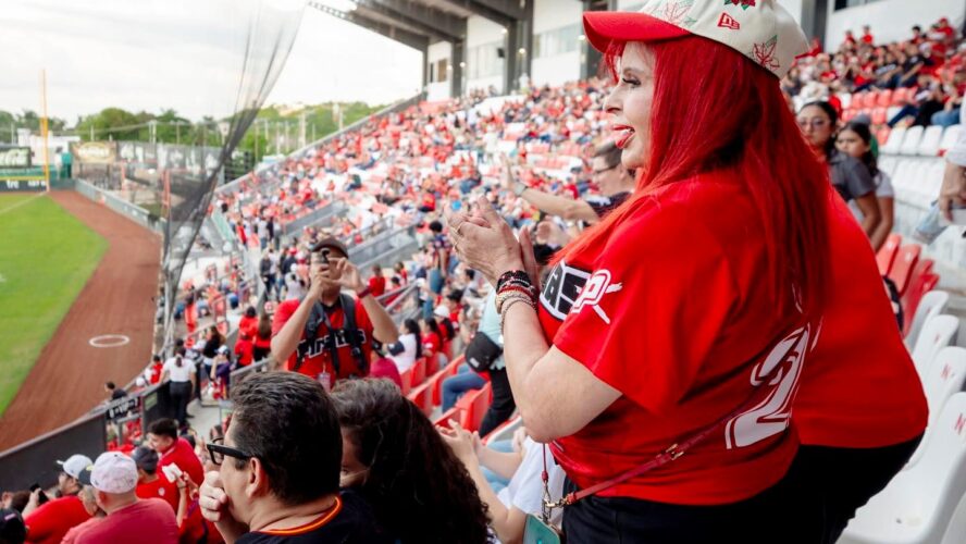 Esta noche acompañé a nuestra afición en el partido de los Piratas de Campeche contra los Pericos de Puebla, en el estadio Cruz Azul Nelson Barrera Romellón