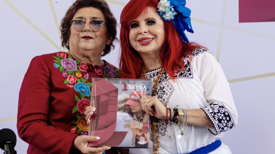 Hoy acompañé a la alcaldesa de Seybaplaya, Magdalena del Socorro Jiménez Pacheco, en la presentación de su primer informe de actividades