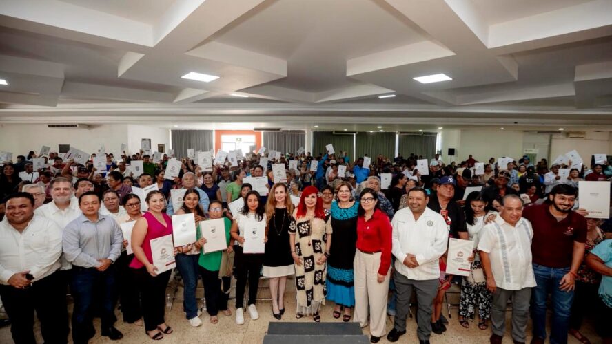 Hoy entregamos 569 escrituras públicas y títulos de propiedad a beneficiarios de Campeche, Calkiní, Tenabo, Seybaplaya y Champotón