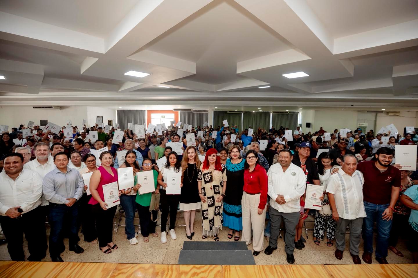 Hoy entregamos 569 escrituras públicas y títulos de propiedad a beneficiarios de Campeche, Calkiní, Tenabo, Seybaplaya y Champotón