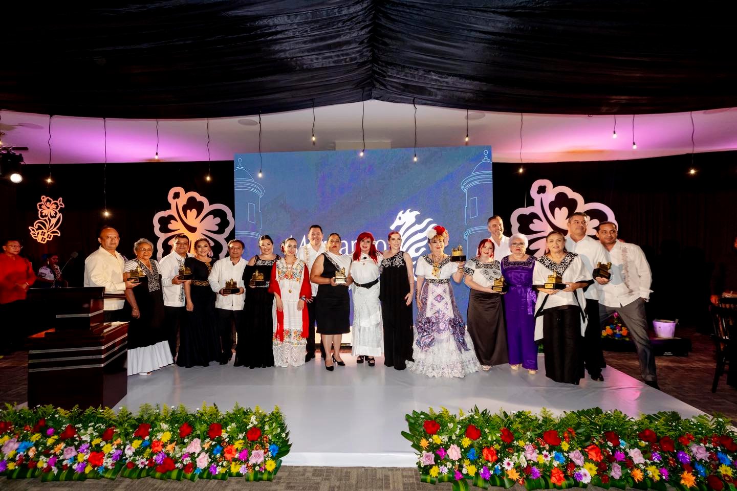 Anoche me sentí profundamente emocionada al participar en la Cena de Gala “El Pregonero”, organizada por la CANACO Servytur Campeche