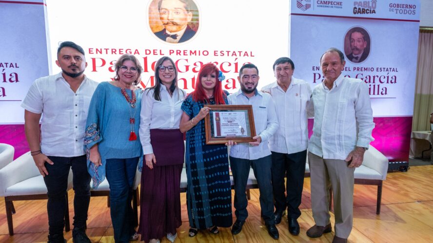 Hoy entregamos el Premio Estatal Pablo García y Montilla 2025, junto a Jamile Moguel, al maestro Miguel Antonio Ramírez Bautista