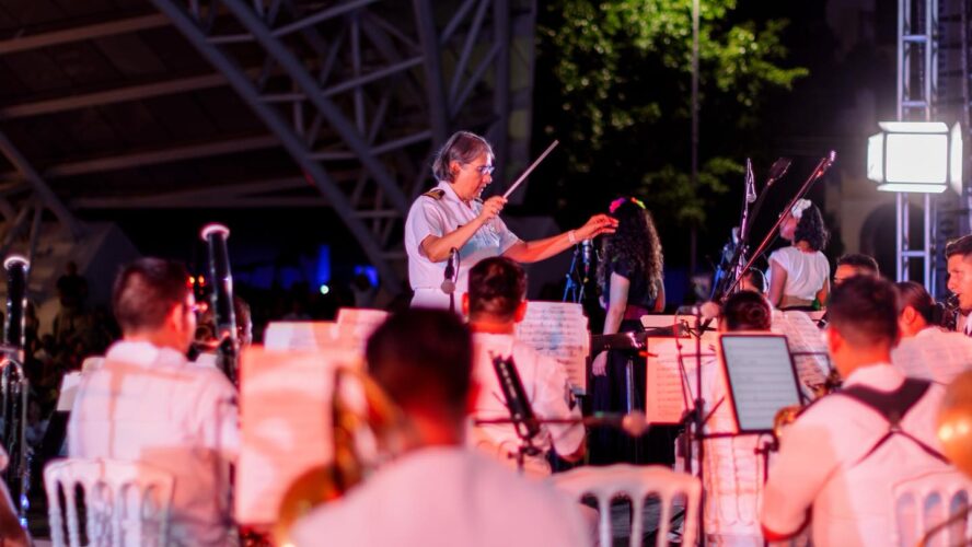 La Banda Sinfónica y el Mariachi de la Secretaría de Marina nos regalaron un concierto que tocó fibras profundas del corazón campechano
