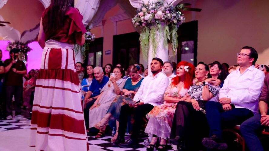 Hoy me llenó de orgullo acompañar a mi hermana, Laura Sansores, en el 4º Informe de Actividades del DIF Estatal Campeche. Qué original!