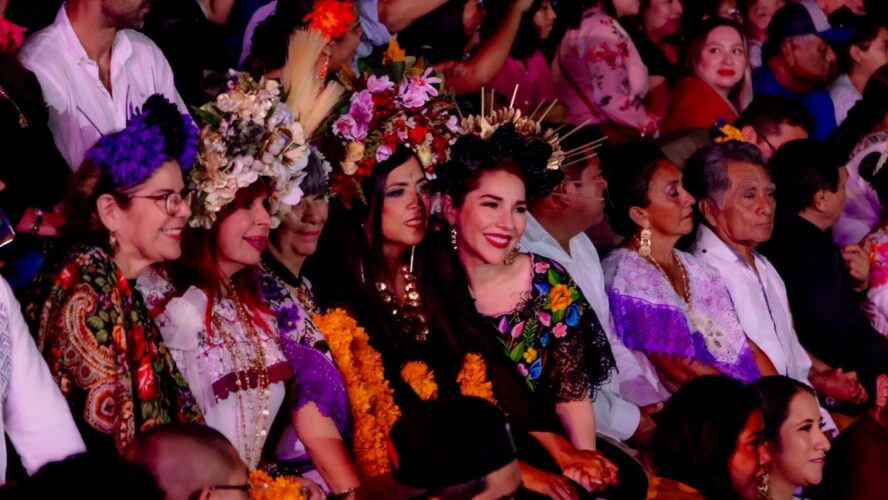 En este Festival de Día de Muertos “Pomuch para el Mundo 2025”, celebramos nuestras raíces, nuestra memoria y la belleza de un pueblo que convierte el duelo en amor, y la nostalgia en canto