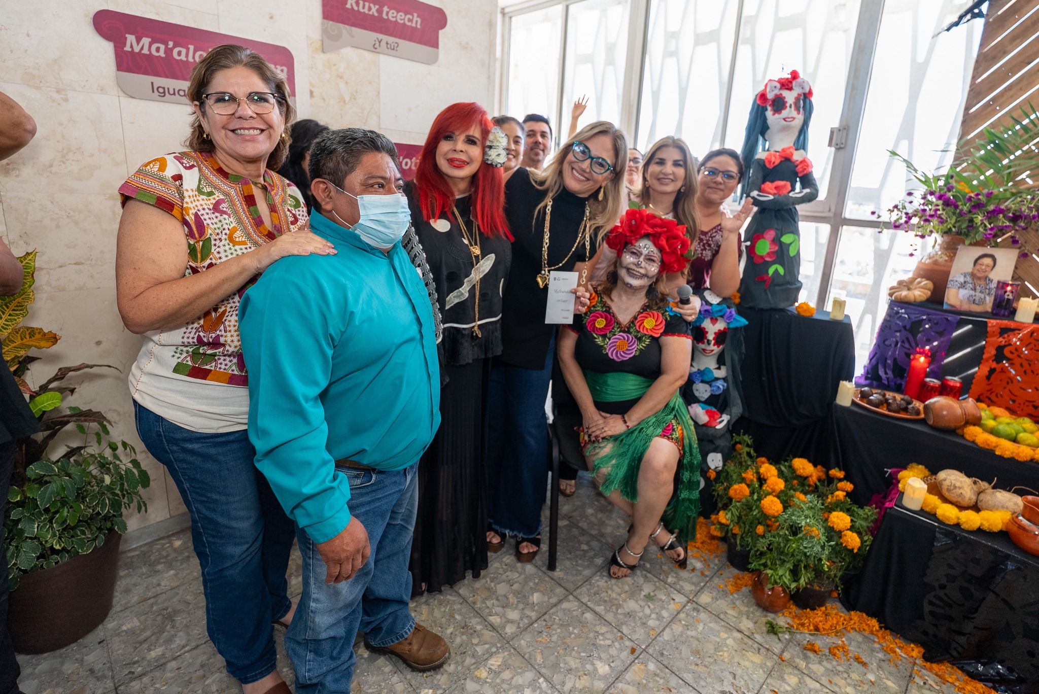 Uno imaginaría que el Día de Muertos es una celebración para el llanto y el duelo; sin embargo, lo hemos convertido en una fiesta, porque no venimos a recordar ausencias, venimos a levantarle un altar a la memoria eterna de los que amamos