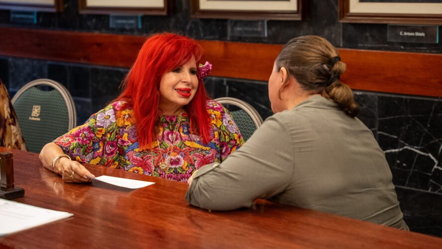 Hoy, en Palacio de Gobierno, tuvimos otra Audiencia Ciudadana. Y como siempre: escuchando de primera mano a mi gente campechana Seguimos abriendo puertas, tocando voluntades y tejiendo soluciones para quienes más lo necesitan.