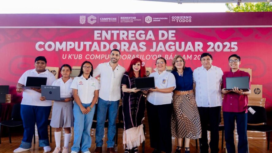 Hoy entregamos 683 computadoras portátiles a estudiantes de todos los niveles