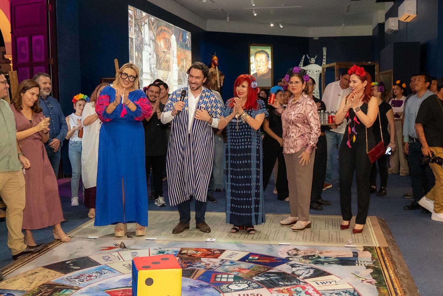 Hoy tuve el privilegio de asistir a la inauguración de “Yo soy Frida Kahlo”, una galería digital inmersiva que nos envuelve en su mirada, su fuerza y su verdad