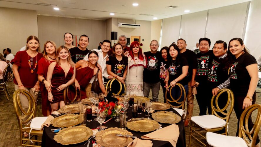 Hoy compartí un convivio navideño con el equipo en la oficina, un momento lleno de cariño para agradecerles, de corazón, la labor diaria que realiza