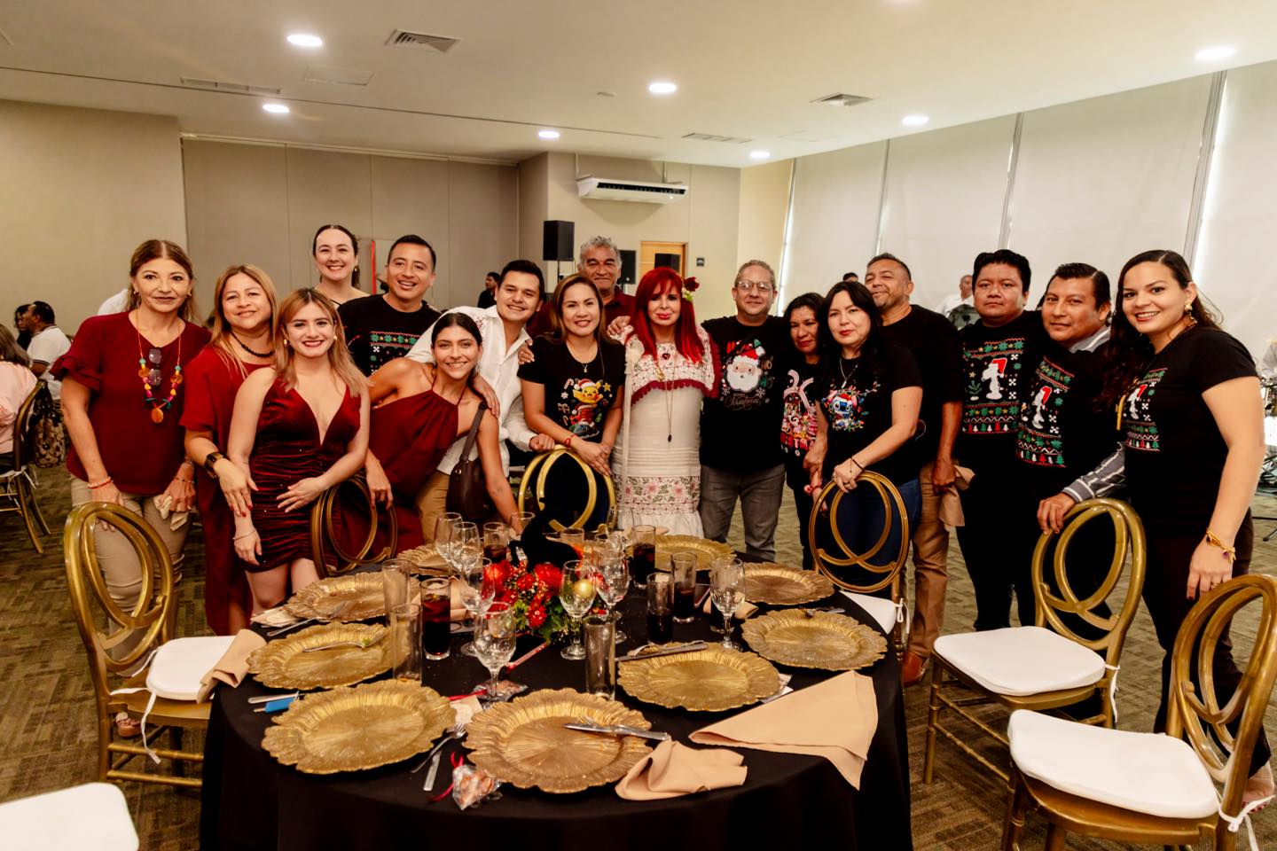 Hoy compartí un convivio navideño con el equipo en la oficina, un momento lleno de cariño para agradecerles, de corazón, la labor diaria que realiza