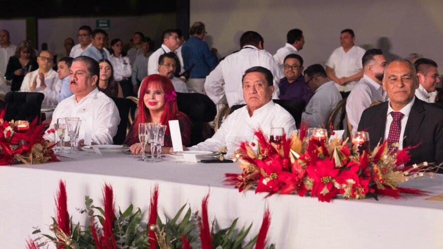 Qué gusto acompañar a los trabajadores petroleros en la Cena Conmemorativa por el 40 aniversario de la H. Sección 47 del STPRM