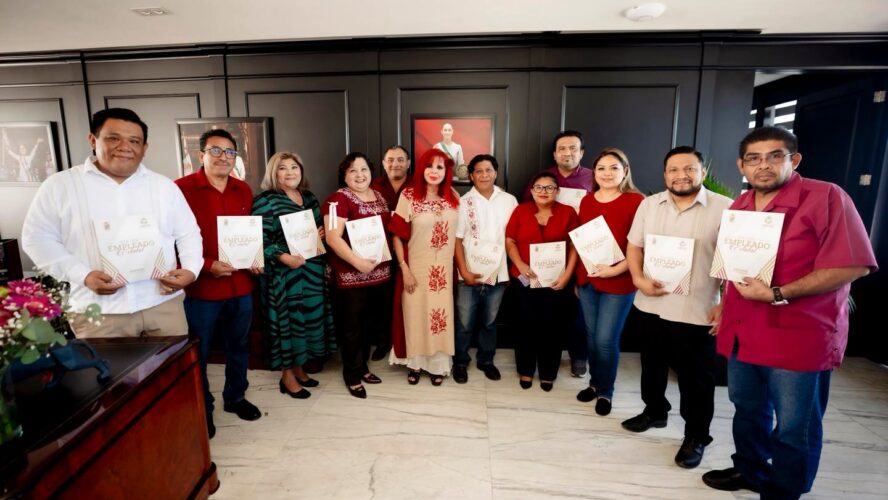 on cariño y gratitud, entregamos reconocimientos por perseverancia y lealtad a servidores públicos de la Oficina de la Gobernadora, por 10, 15 y 25 años de trabajo honesto y comprometido