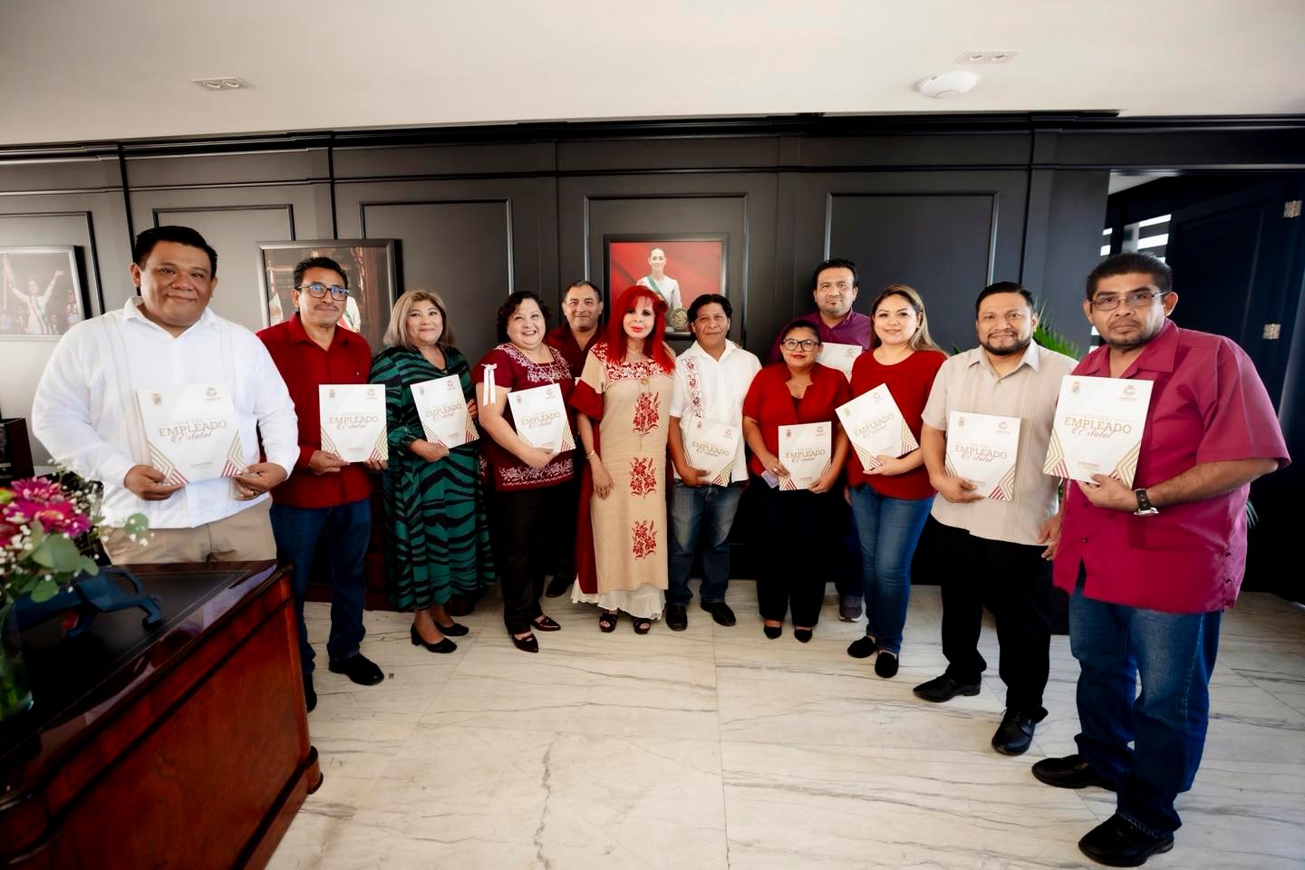 on cariño y gratitud, entregamos reconocimientos por perseverancia y lealtad a servidores públicos de la Oficina de la Gobernadora, por 10, 15 y 25 años de trabajo honesto y comprometido