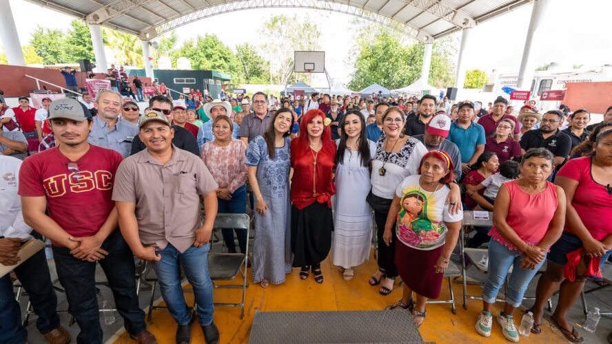 En la colonia El Cocal, en la cabecera municipal de Champotón, entregamos 50 títulos de propiedad, con lo que ponemos fin a una lucha social que data de más de tres décadas